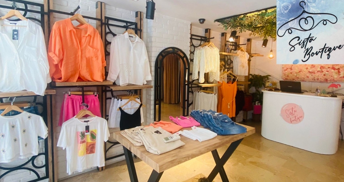 Genç kadın girişimci Küçükyalı'da Sista Butik'i açtı