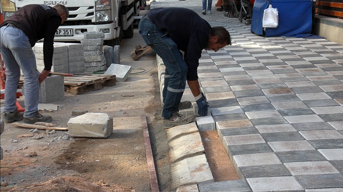 Yolları ve kaldırımlarıyla daha modern Bayraklı