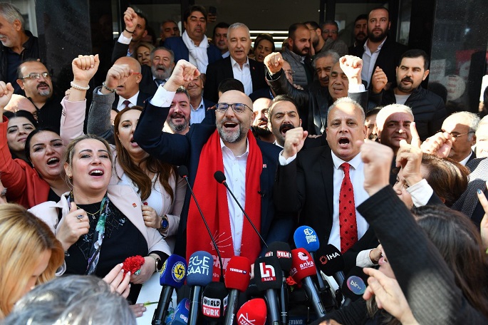 "Güneş İzmir için ufuktan, Buğra Gökce ile doğacak!"