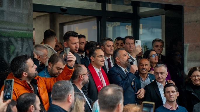 Olgun Atila’dan miting gibi adaylık açıklaması