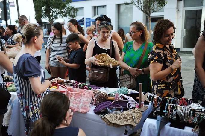 Karşıyaka Çarşısı ‘El Emeği Gece Pazarı’ İle Şenlendi