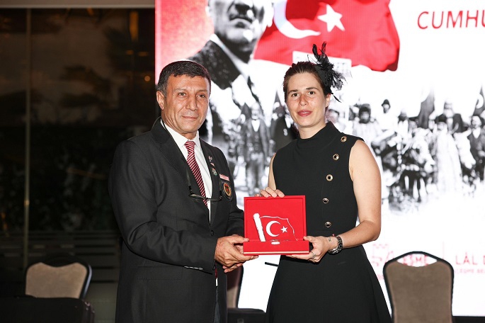 Çeşme’de Cumhuriyet Resepsiyonu