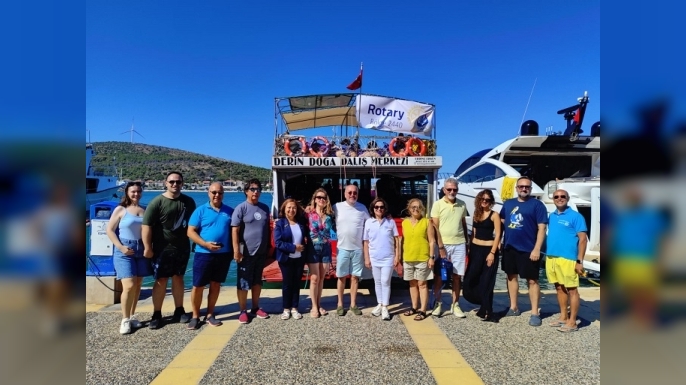 Rotaryenlerden Çeşme'de Hayalet Ağ, Dip ve Kıyı Temizliği