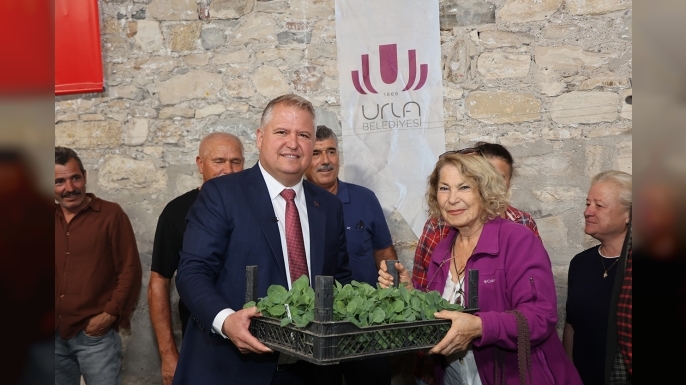 Urla’da üreticiye kesintisiz destek sürüyor