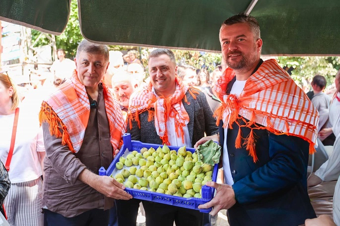 Buca’da Müzik ve Lezzet Dolu Bardacık Şenliği