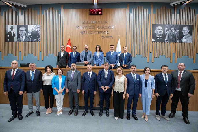 CHP Genel Başkanı Özel'den başkanlar zirvesi