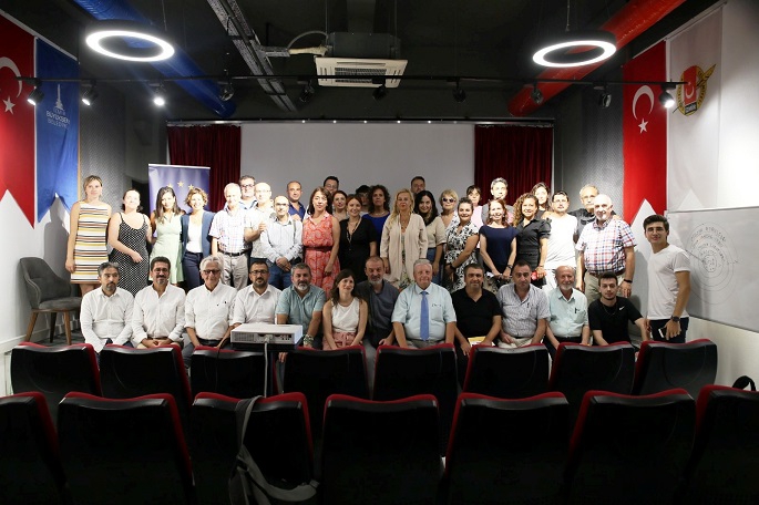 Güçlü Gazeteci, Özgür Medya