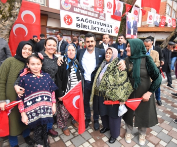 KEMALPAŞA'TA MİTİNG HAVASINDA AÇILIŞ