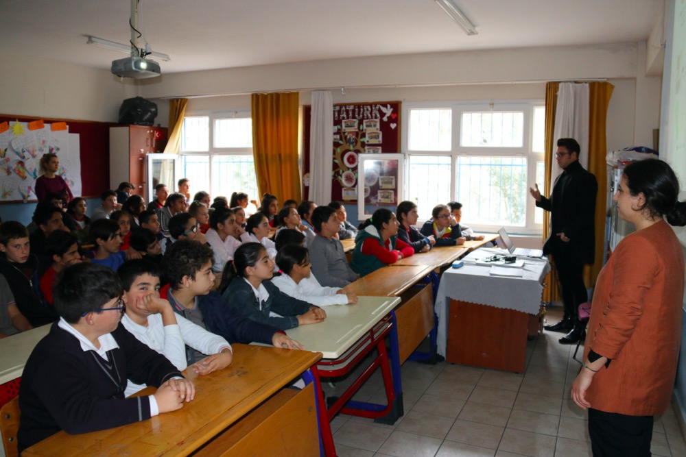 Çeşme’de öğrencilere “Sıfır Atık Eğitimi”