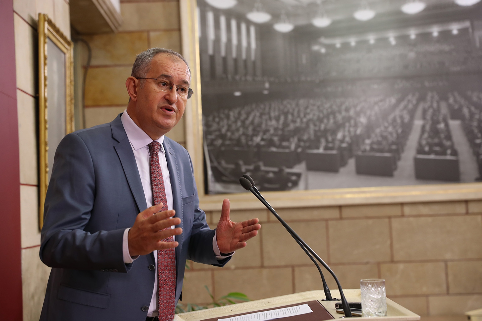 Belediyelere izin yok, Cemaatler yardım topluyor