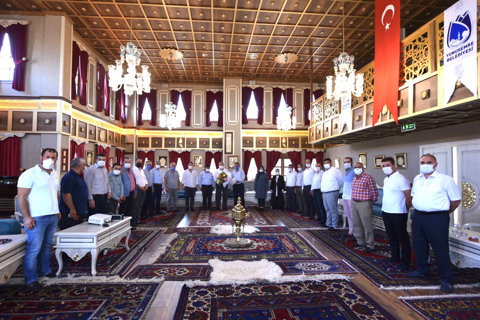 AK PARTİ YUNUSEMRE’DEN BAŞKAN ÇERÇİ’YE ZİYARET