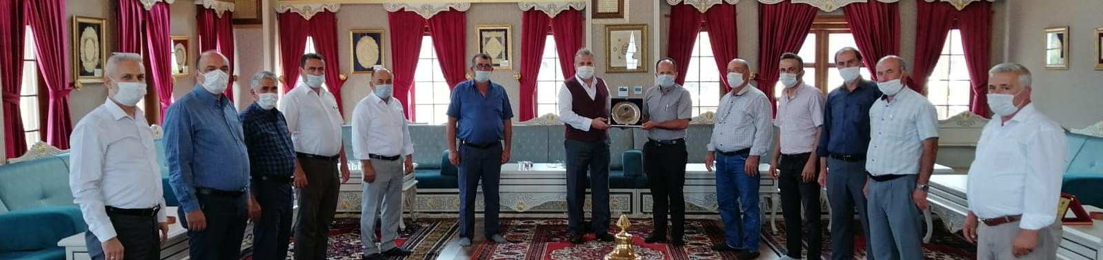 YUNTDAĞLI MUHTARLARDAN BAŞKAN ÇERÇİ’YE HİZMET TEŞEKKÜRÜ