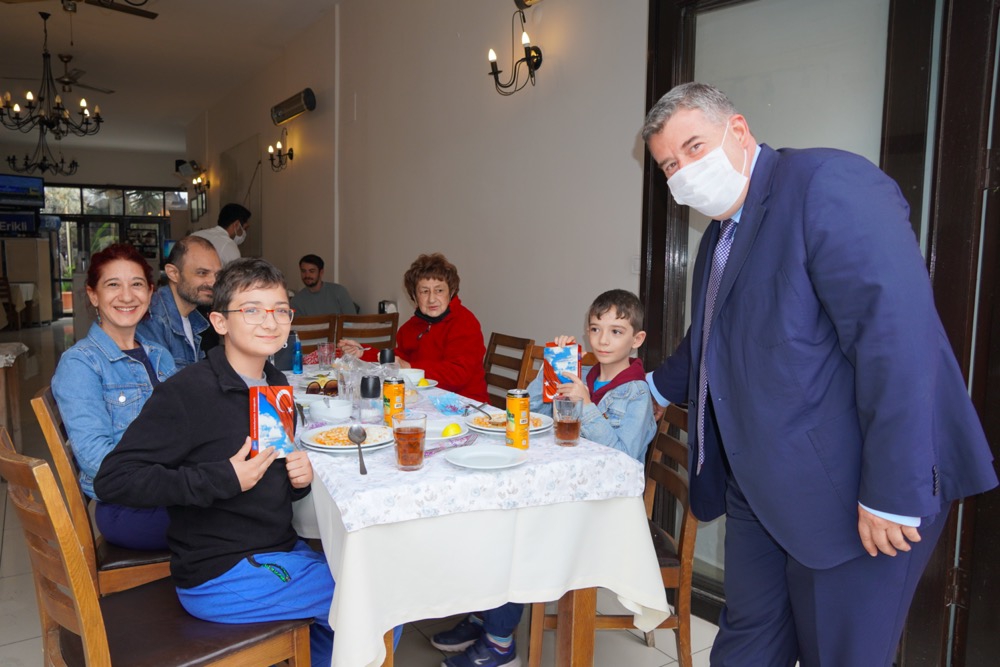 Başkan Oran'dan vatandaşlara Ay Yıldızlı Türk Bayrağı