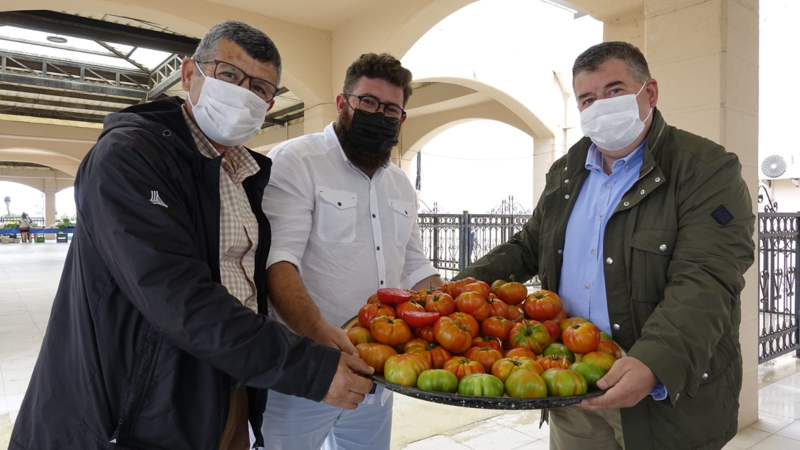 Çeşme’de Tarla’dan Sofra’ya Üretici Pazarı