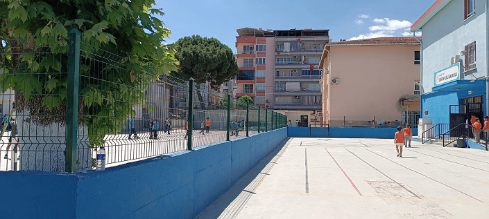 İzmir Büyükşehir'den Okullara Destek
