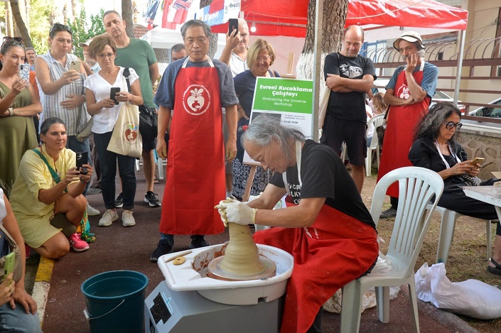 Dünya, Çömleğin Kalbinde Buluşuyor