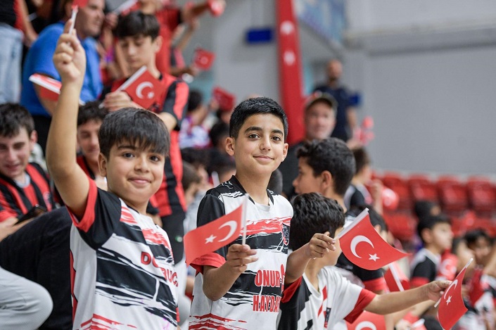 İzmir Büyükşehir Amatörün Yanında! 